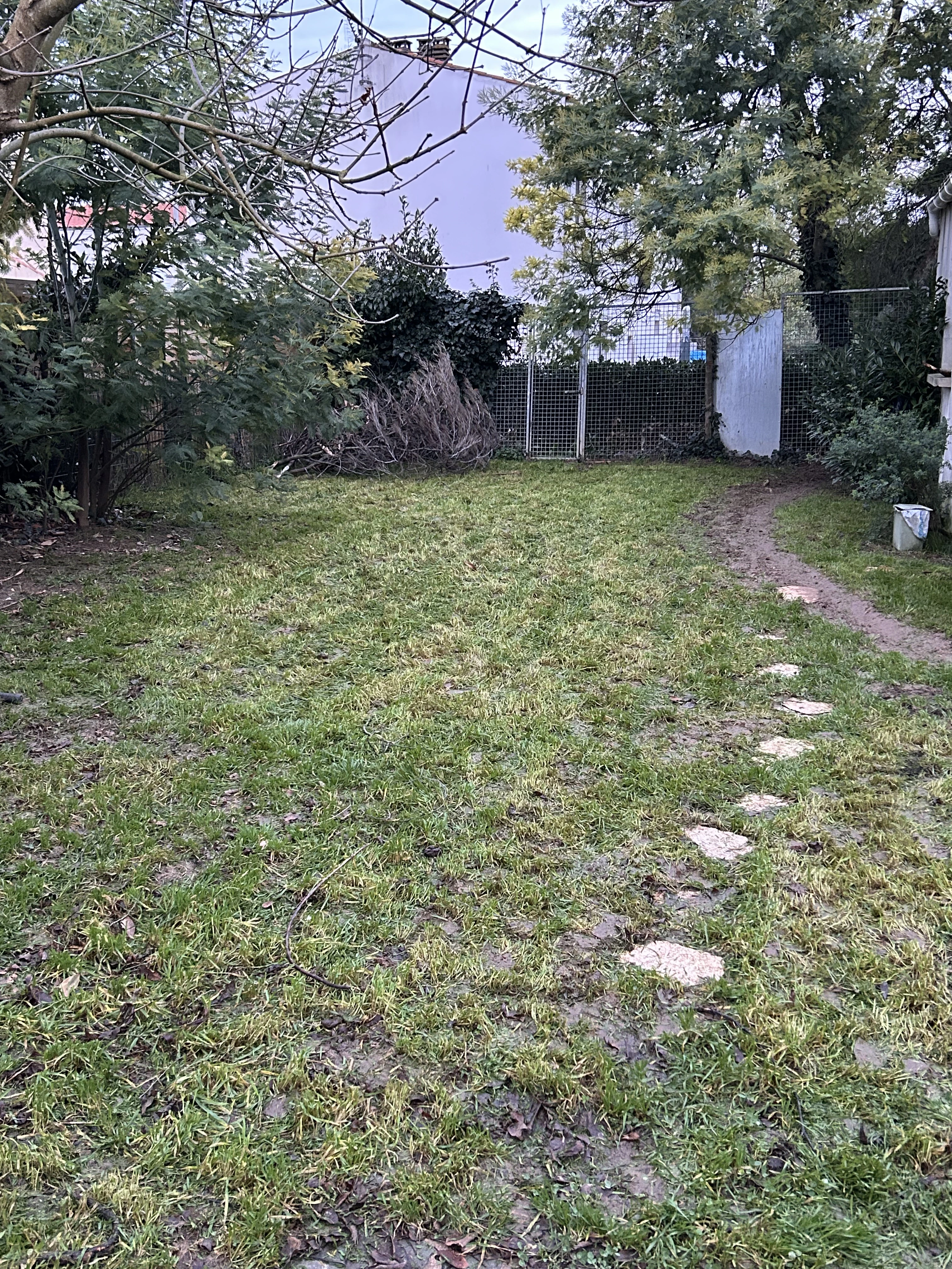 Après dégagement d'allée jardinier l'ile de ré